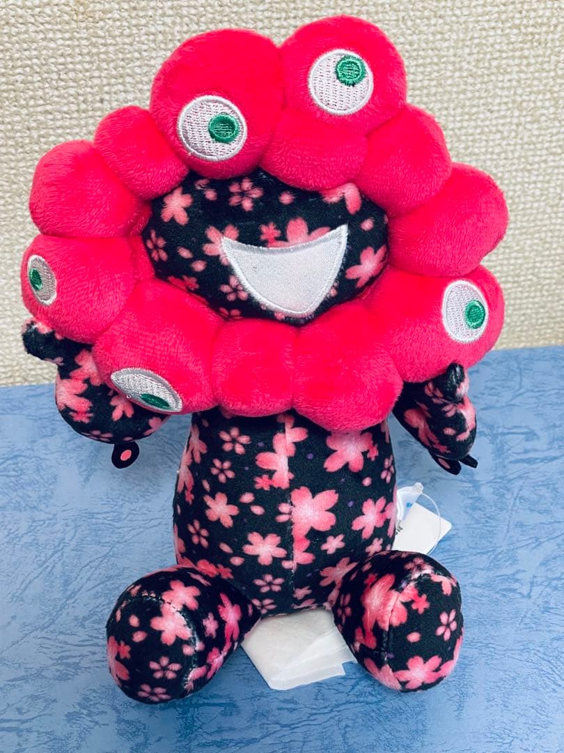 花柄デザインのミャクミャクぬいぐるみ - メルカリ