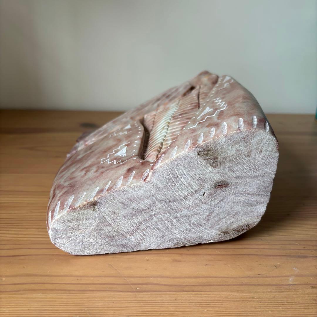 ナバホ族ノーマン・ルイス作 ネイティブアメリカン彫刻 レッドアラ