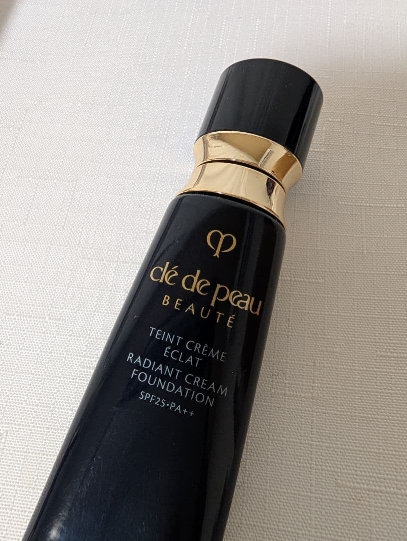 クレドポーボーテ　タンクレーム　エクラ　オークル10