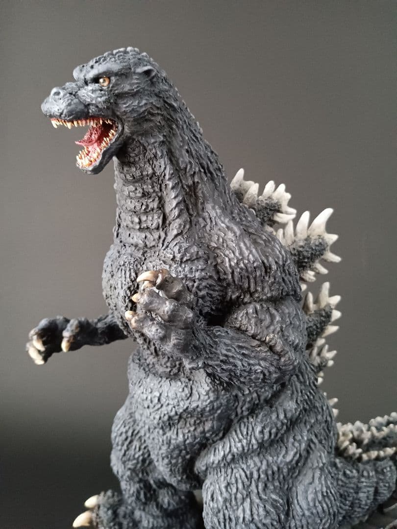 海洋堂 ゴジラ'1992 28㎝ソフビキット完成品 酒井ゆうじ原型 - メルカリ