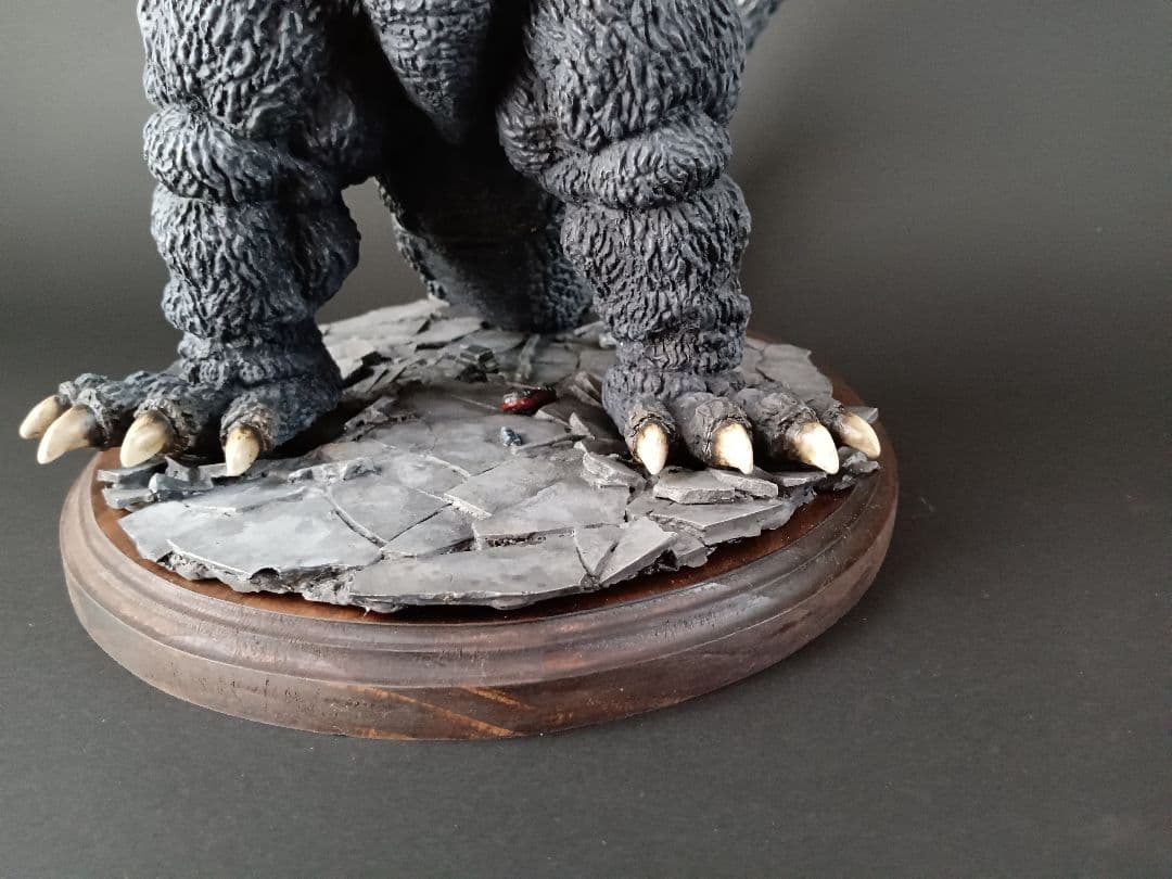 海洋堂 ゴジラ'1992 28㎝ソフビキット完成品 酒井ゆうじ原型 - メルカリ