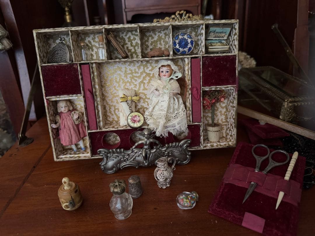 フランスアンティークメルスリー、ボックスのみドールプレゼンテーション 繊細なアンティークレース色々、ドールにぴったりなプレゼンテーション
