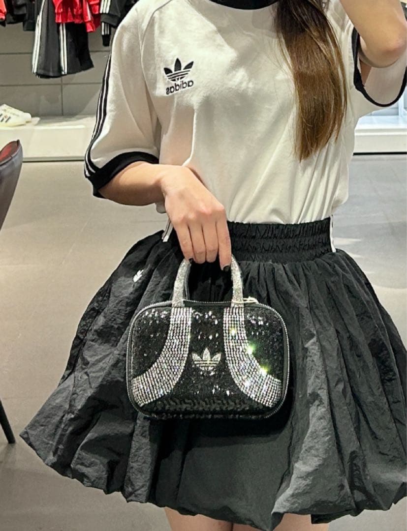 新品 アディダス ラインストーン クラッチバッグ IY4092