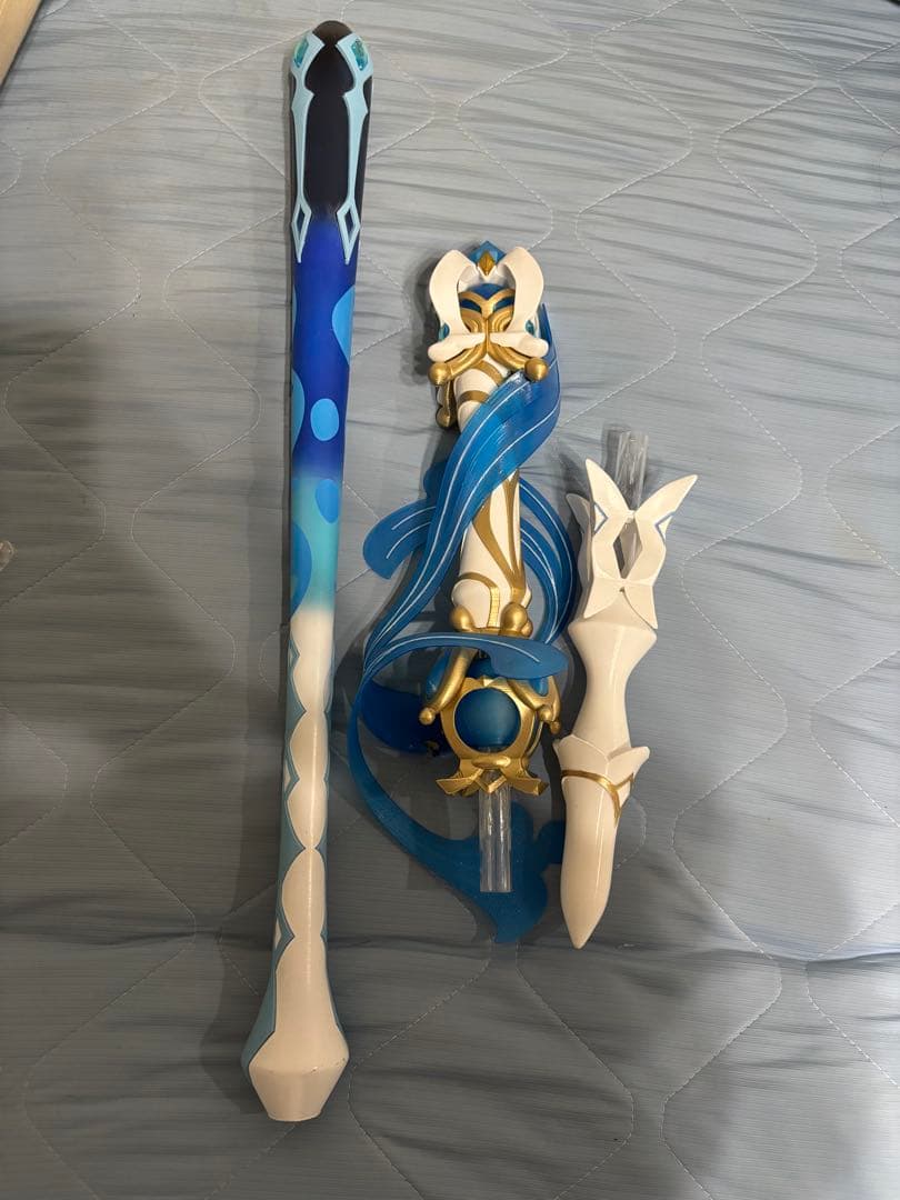 原神　フリーナ　武器　コスプレ Amazon.co.jp: 【Azuiblc】原神 片手剣 静水流転の輝き フリーナ 水神