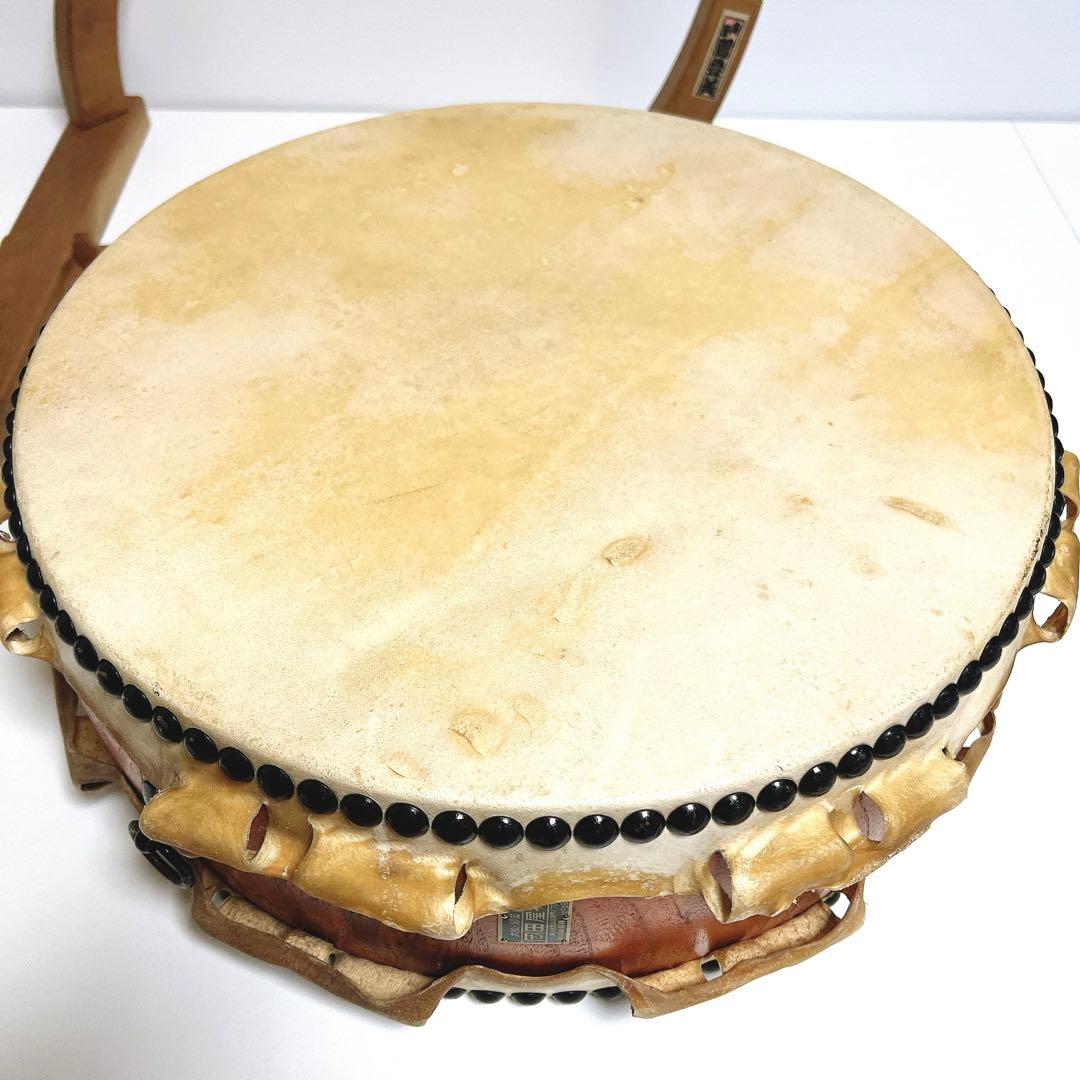 美品】 岡田屋布施 台座 平太鼓 40cm×15cm バチ付き 和太鼓 打楽器