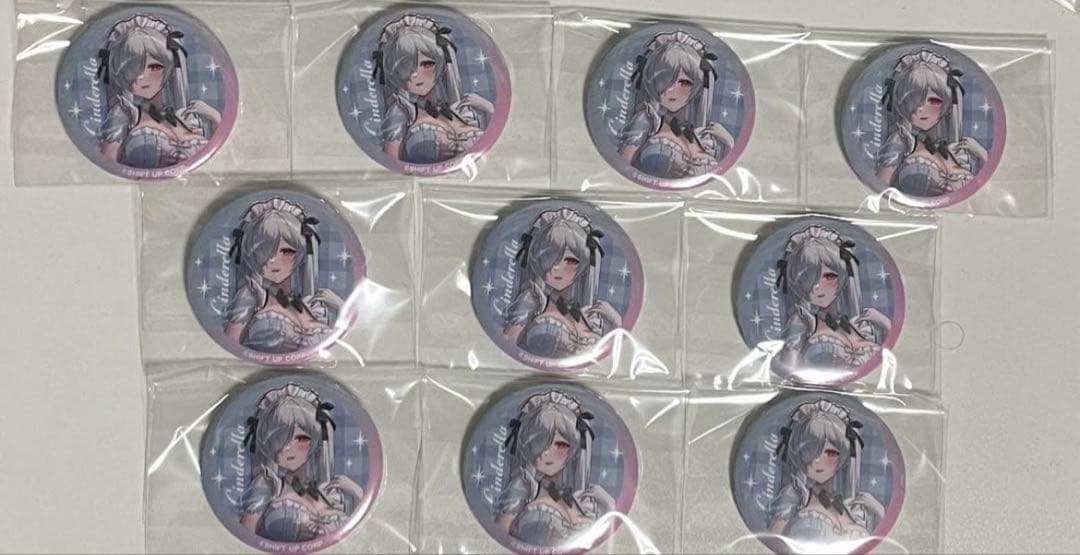 勝利の女神 NIKKE andGALLERY シンデレラ 缶バッジ - メルカリ