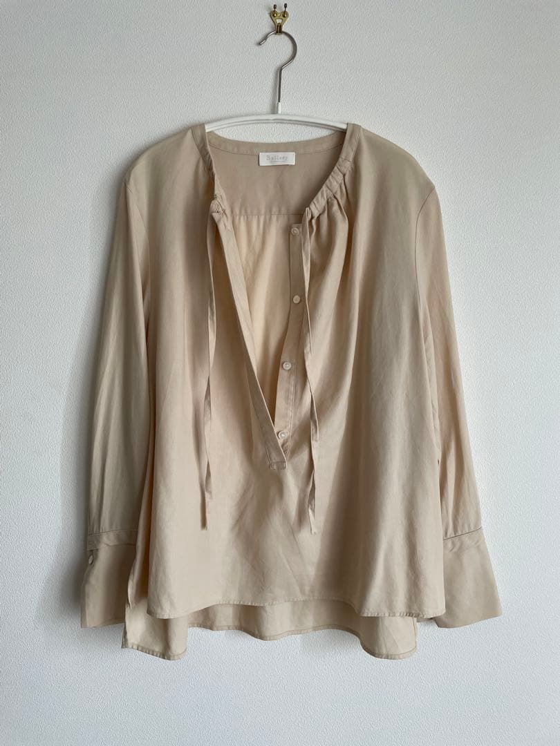 Ballseyトゥモローランド クリスタルコットン ギャザーVネックブラウス