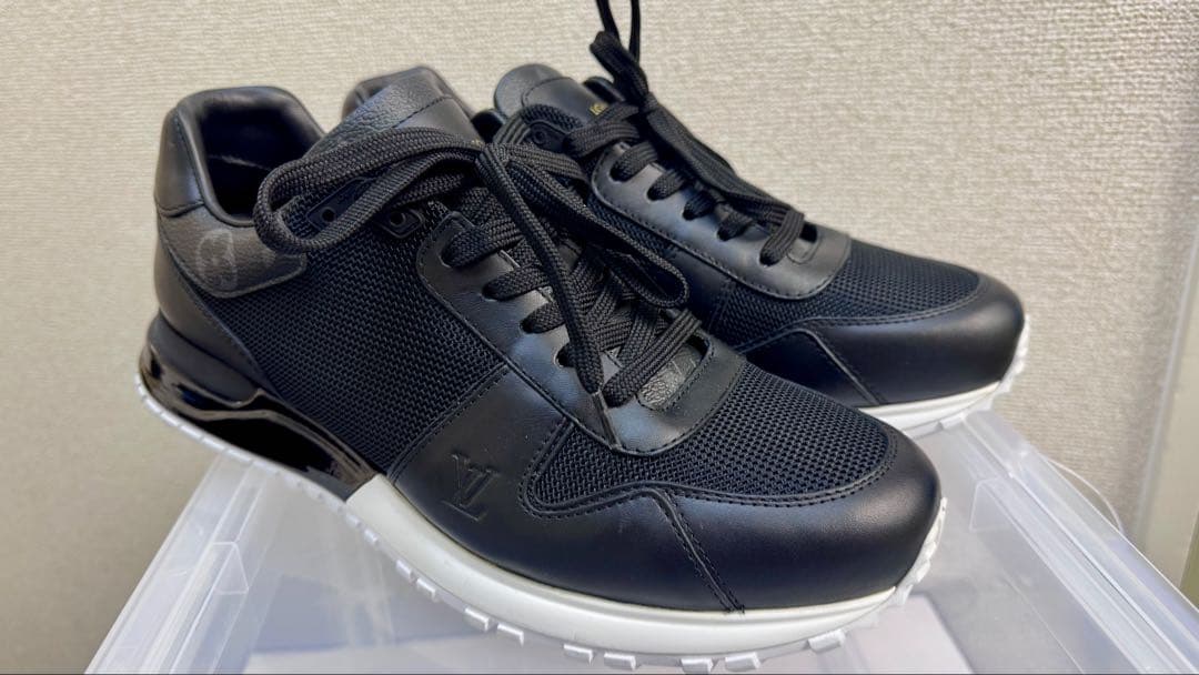 LOUIS VUITTON ブラック ランアウェイ・ライン スニーカー