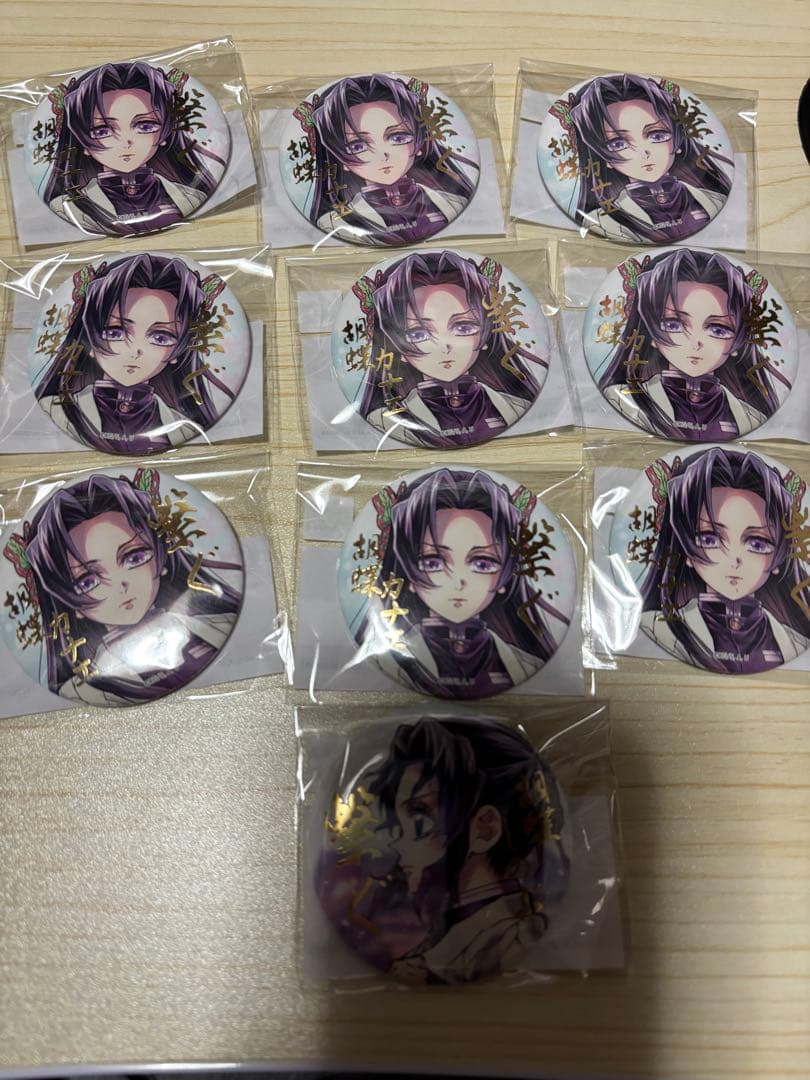 鬼滅の刃　胡蝶しのぶ　カナエ　箔押し缶バッジ　10個セット
