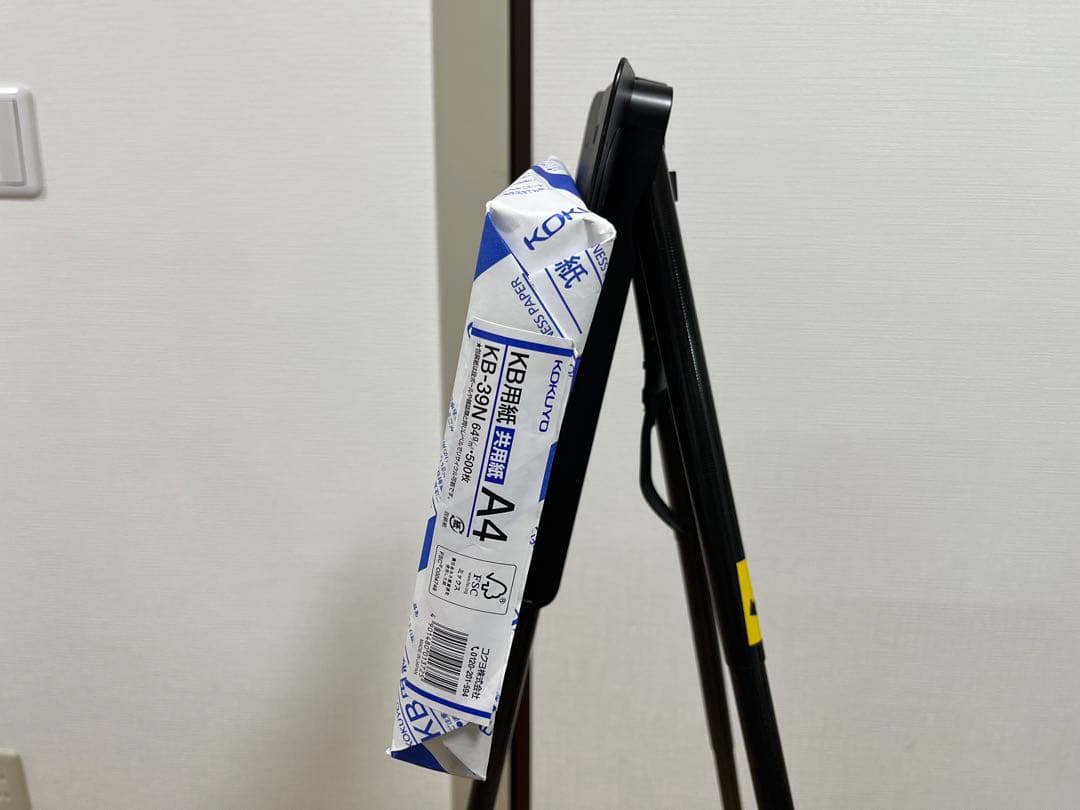 Wee Stand 超軽量＆コンパクトに折りたためるミニマルでポータブルな