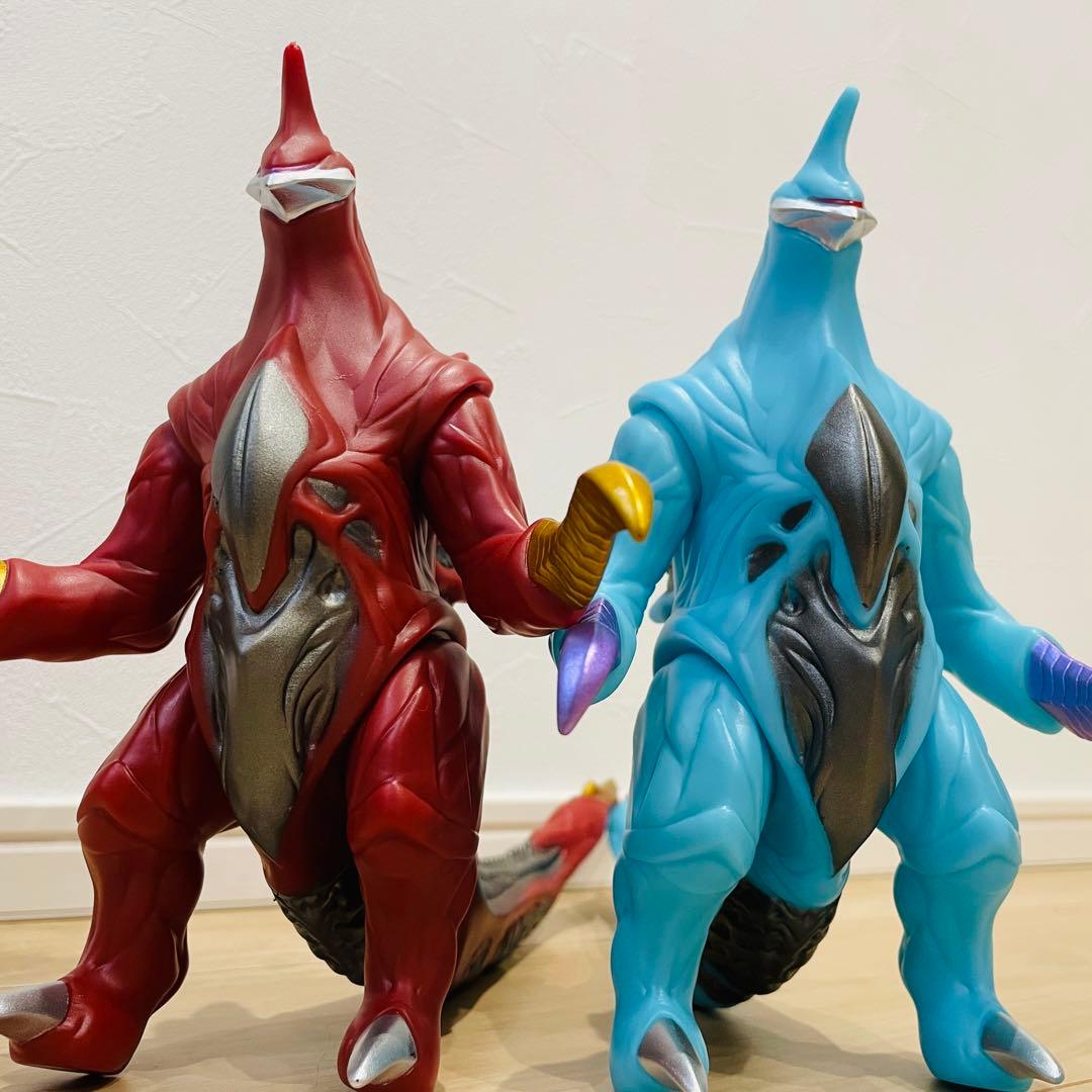 ゴジラ ソフビ ガイガンレクス&ガイガンミレース風 2体セット - メルカリ