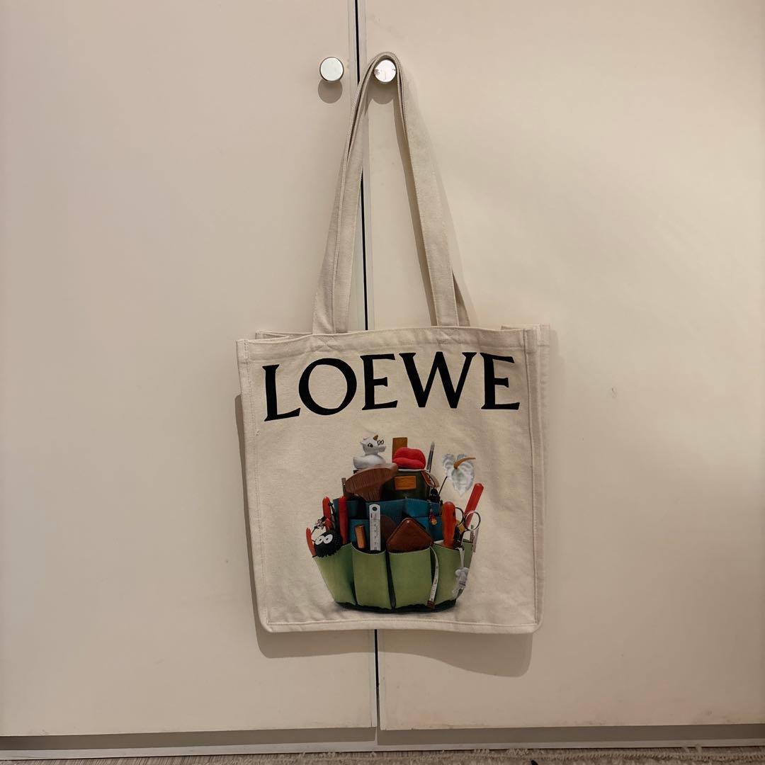 LOEWE 「ロエベ クラフテッド・ワールド展」限定イラスト入りトートバッグ