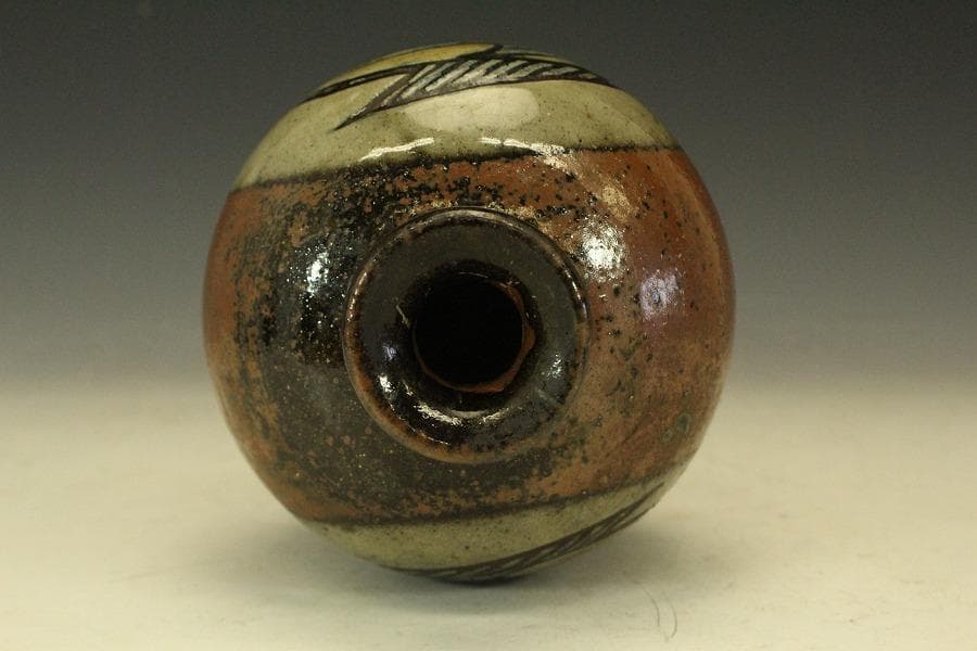 萬屋焼 やちむん 金城一門 魚紋 一輪挿し 花瓶 在銘(メ1285) - メルカリ