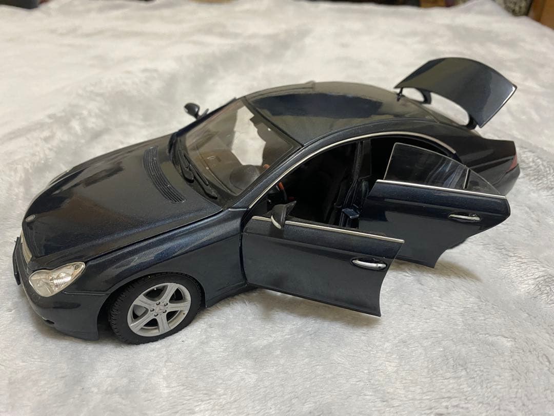 ミニカー Maisto Mercedes-Benz CLS 1/18
