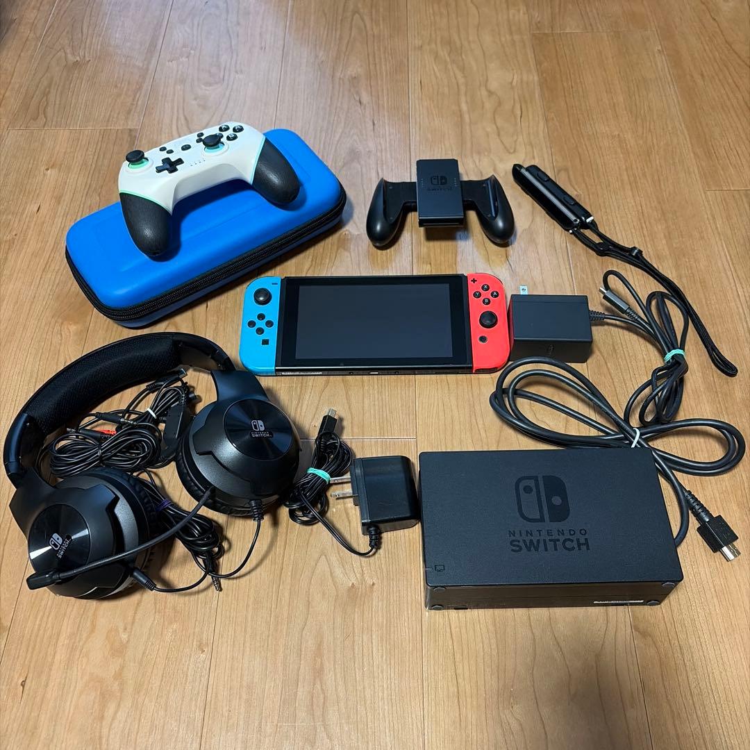 Nintendo Switch 本体 ネオンレッド・ブルー　ヘッドフォンつき