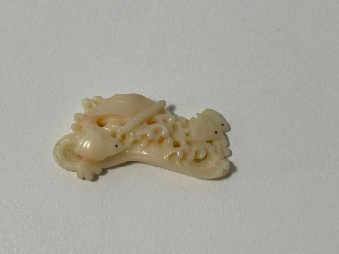 【アンティーク】細密彫刻・置物 彫刻極上根付天然素材アンティーク骨董飾り物古美術置物細密細工