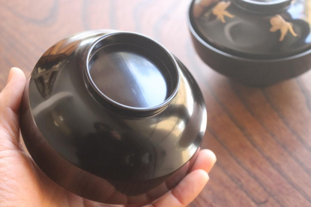 極小保管傷のみ！時代黒漆に風情ある奴踊り蒔絵の映えるお椀2点（検