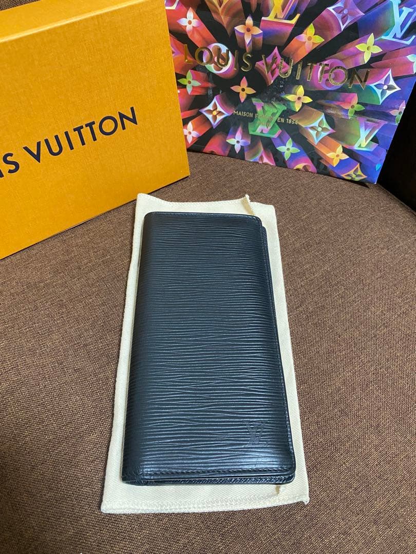 ルイヴィトン エピ ポルトフォイユ・ブラザ 二つ折り長財布 ルイヴィトン財布 長財布 二つ折り モノグラム エンボス