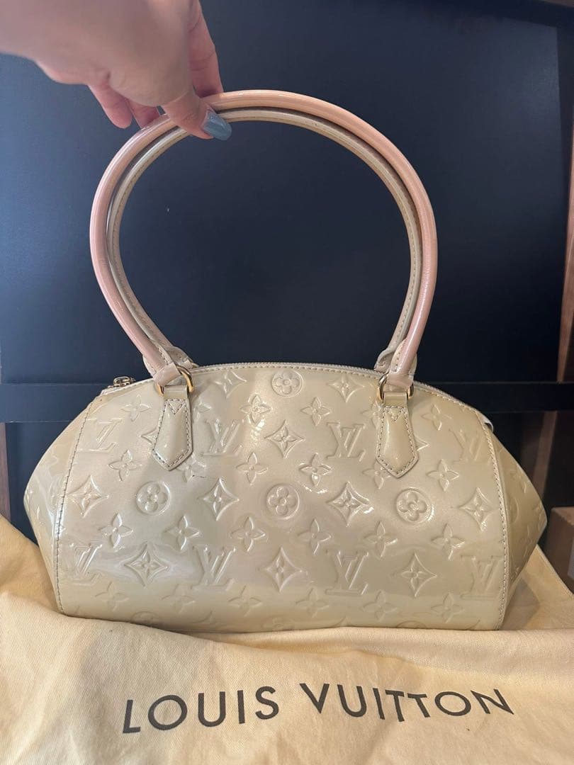 Louis Vuitton エナメルレザー ハンドバッグ クリーム