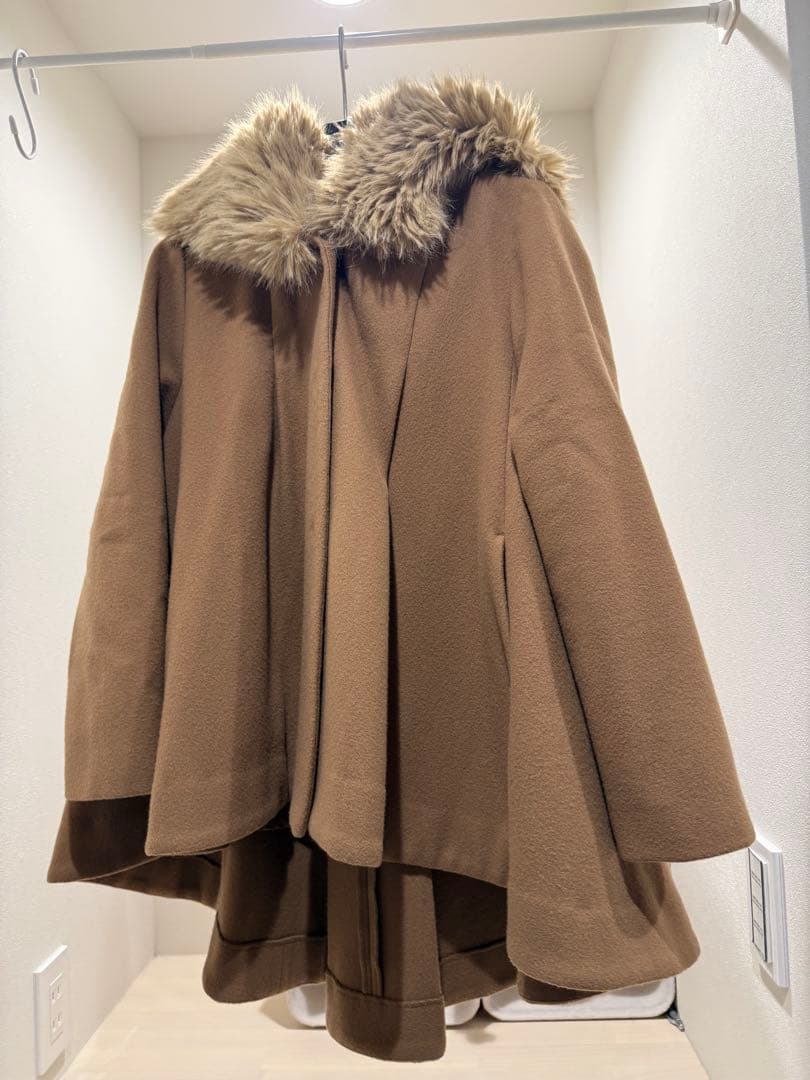 JENNE ファー付きキャメルコート Sサイズ 防寒◎ 早い者勝ち ニュアンスカラーがお気に入りのファーコート🤍 Wジップで抜け感作れて