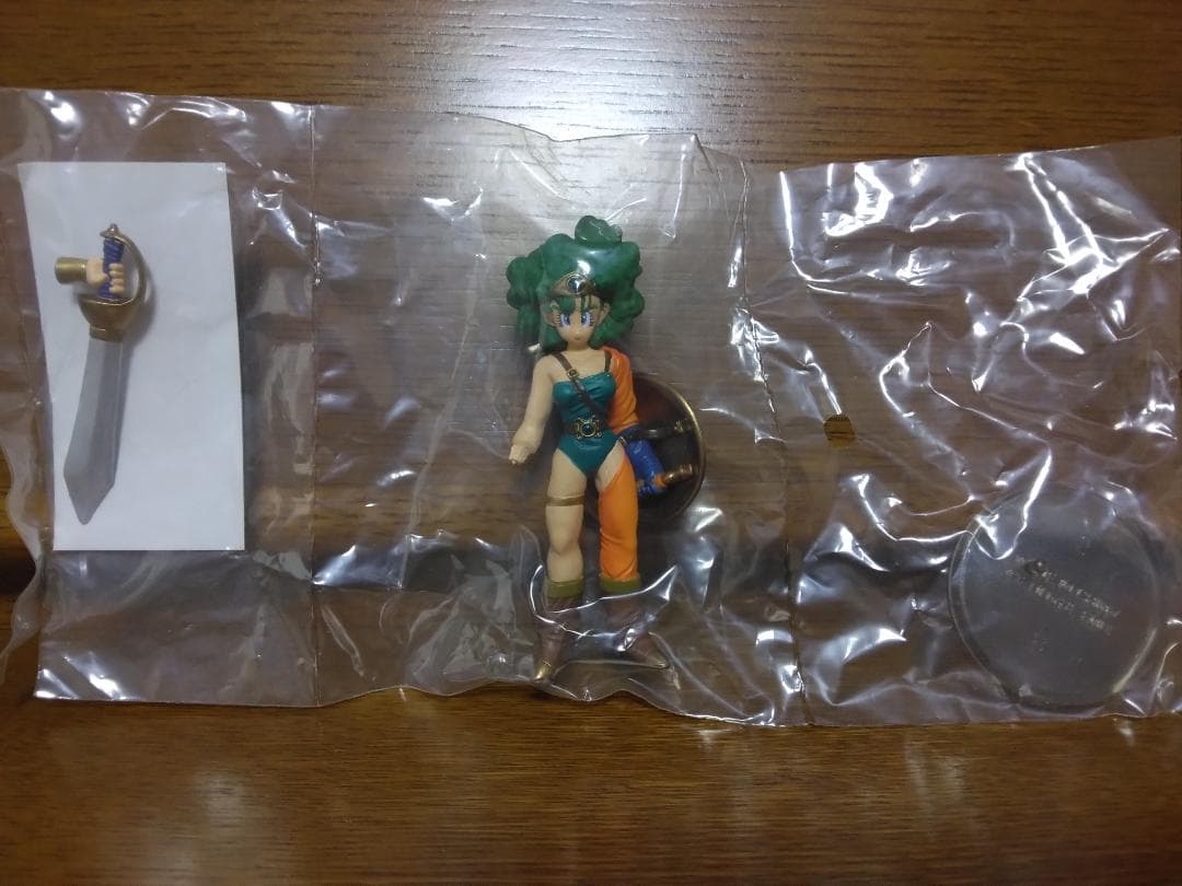 現品限り ドラゴンクエストⅣ 勇者 フィギュア ドラクエ 外箱とミニブックつき