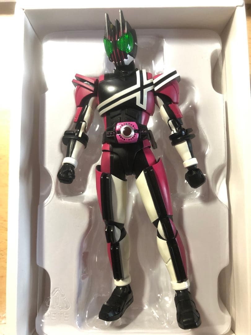 フィギュアーツ 真骨彫 仮面ライダーディケイド(ネオディケイドライバーVer.) 61ax8EKL2GL._AC_UF350,