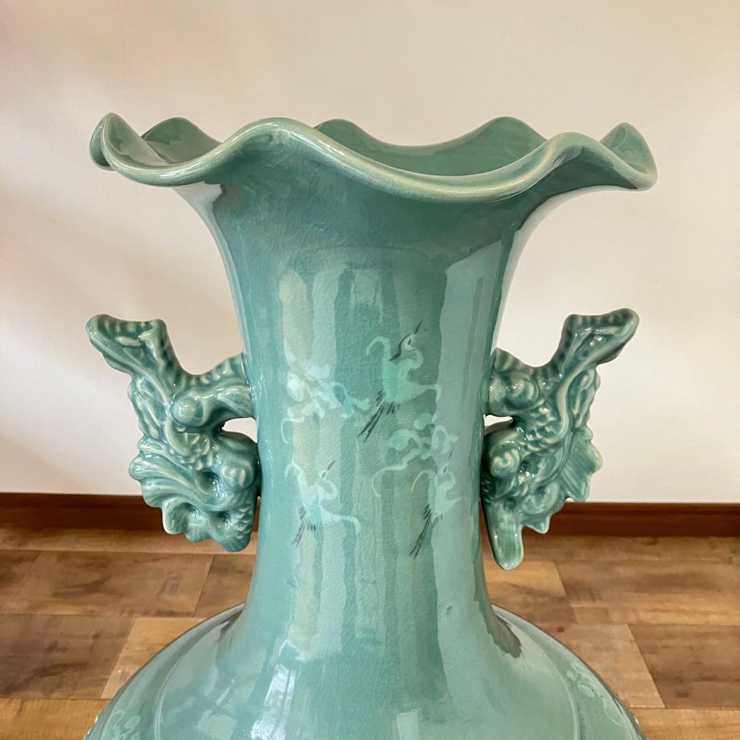 青山作特大壺青磁透かし 雲鶴紋二層網目訳あり花瓶網目彫緑色双耳-椅子