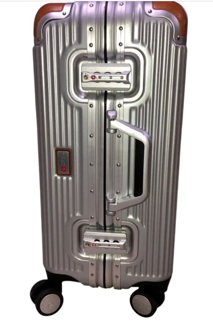 れいちぇる様ご予約商品 スイスミリタリー プレミアム SM-C620N - メルカリ