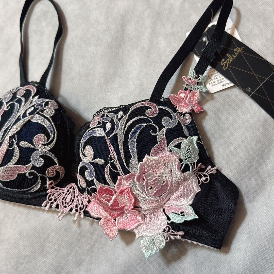 ワコール サルート 66G フロントエックス＋ブラ＆ソング C65 新品