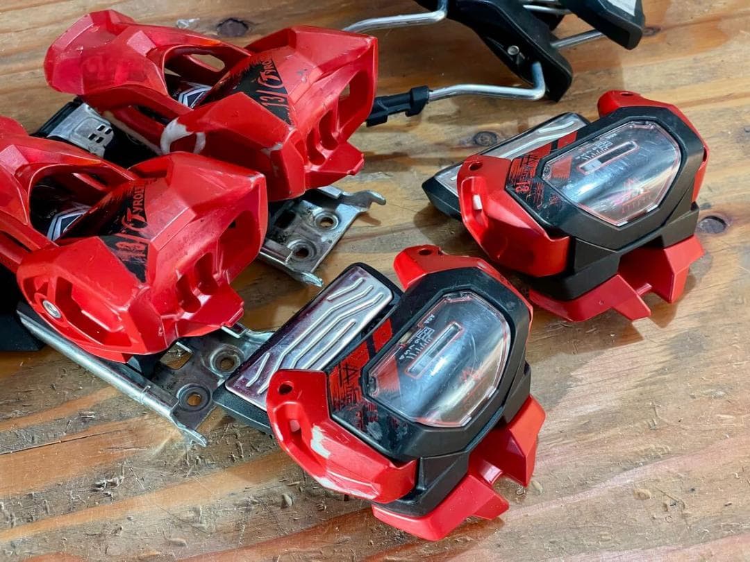 TYROLIA チロリア アタック 13 赤　取付ジグ付き　ブレーキ幅選択可 スキービンディング アタック」の人気商品一覧 | 安い商品を通販サイト