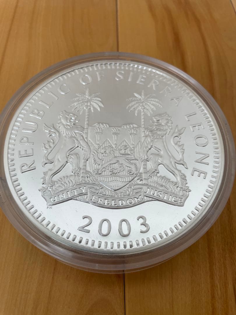 シエラレオネ 鉄腕アトム生誕記念 1キロ銀貨 $150 ASTROBOY - メルカリ