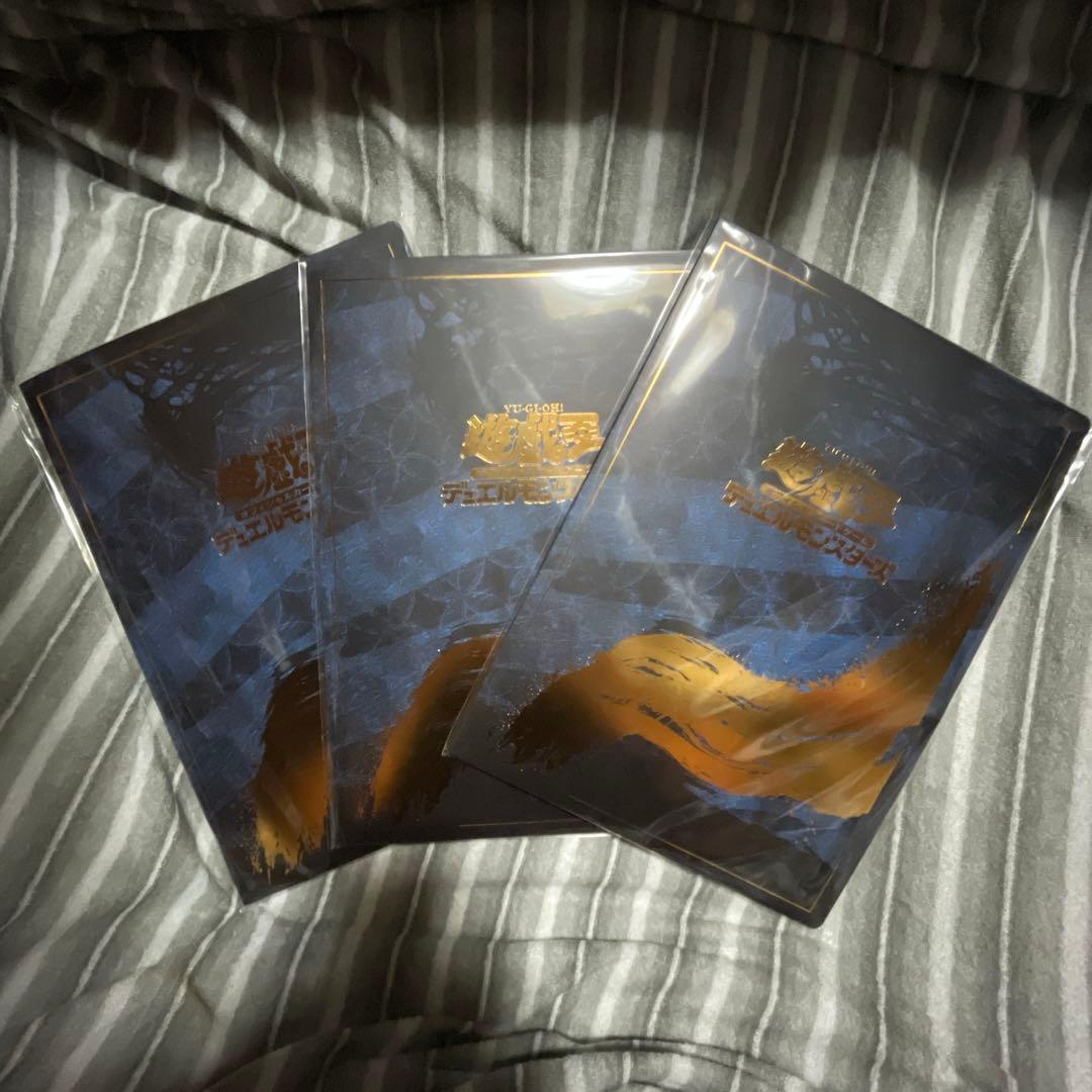 遊戯王OGC 25周年記念 浮世絵ブルーアイズ・ホワイト・ドラゴン 遊戯王カードゲーム25周年を記念し、浮世絵風「青眼の白龍」限定OCG