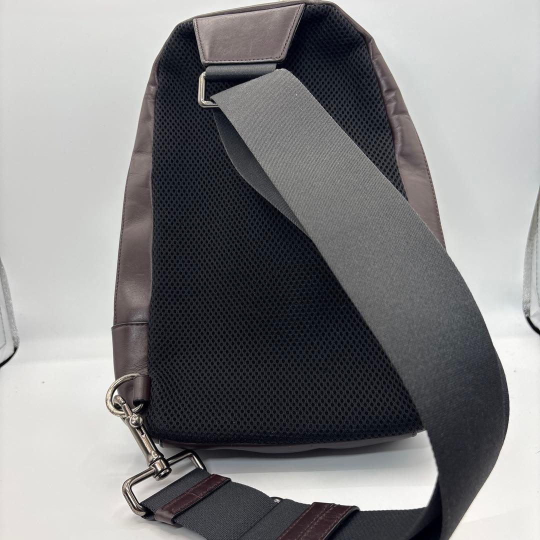 美品コーチ ボディバッグ ワンショルダー ブラウン ネイビー レザー