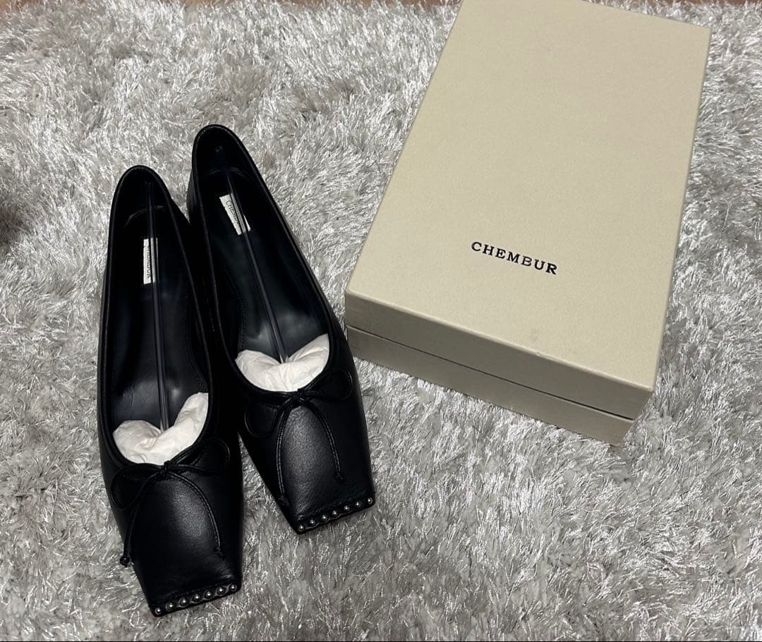 CHEMBUR チェンバースタッズスクエアトゥバレエシューズ