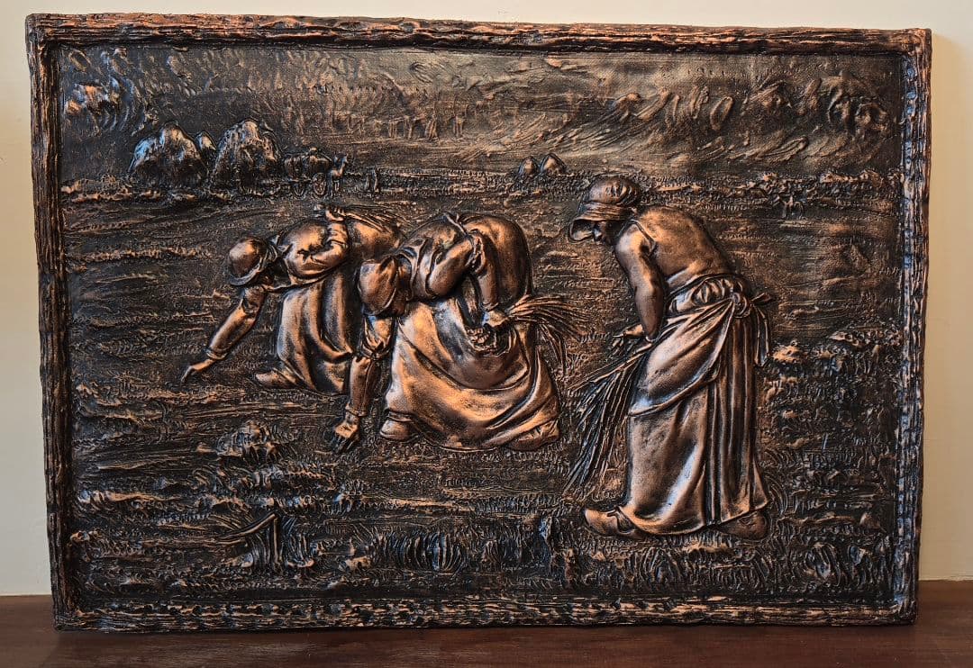 銅製風 浮彫 農作業の女性たち 山本鼎と「農民美術」 かわいいこっぱ人形をおみやげに | 信州上田観光協会