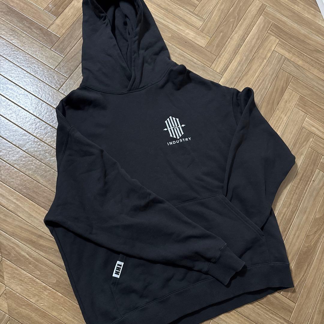ブラック パーカー Mサイズ INDUSTRY