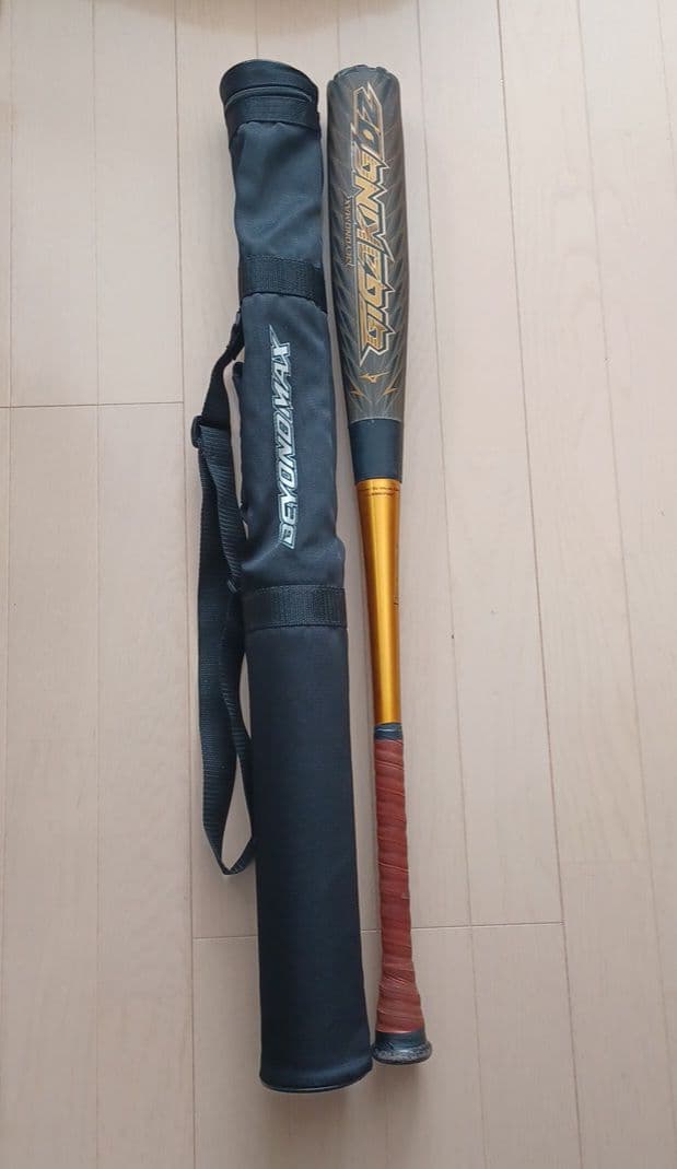 一般軟式用バットビヨンドマックスギガキング02 83cm720gトップ