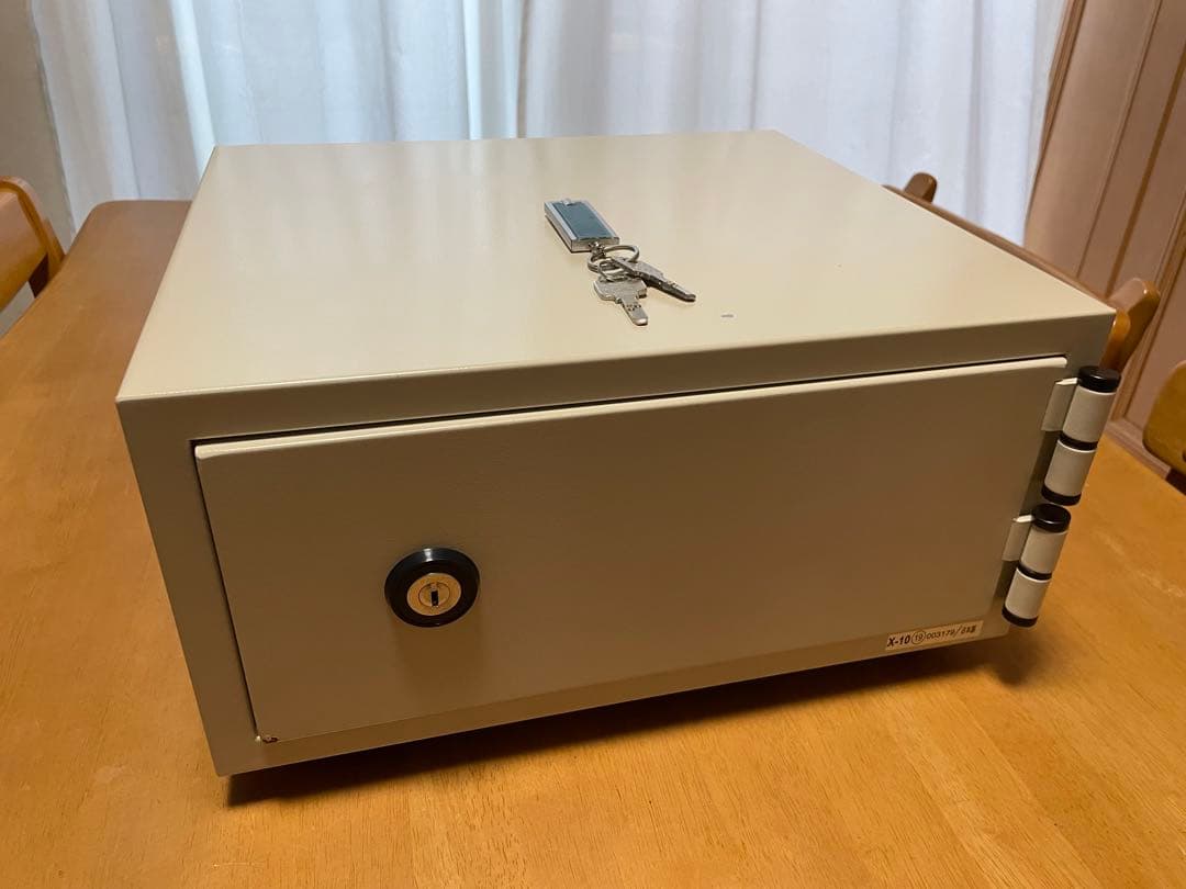✳️日本アイエスケイ製 家庭用小型耐火金庫(CRX-A4)