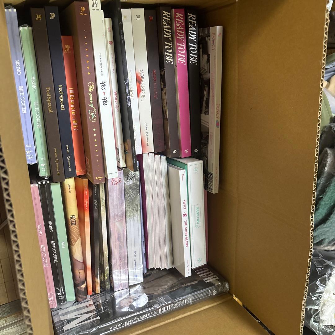 twiceアルバムまとめ売り TWICE アルバム まとめ売り 8点 中身あり 購入特典 - メルカリ