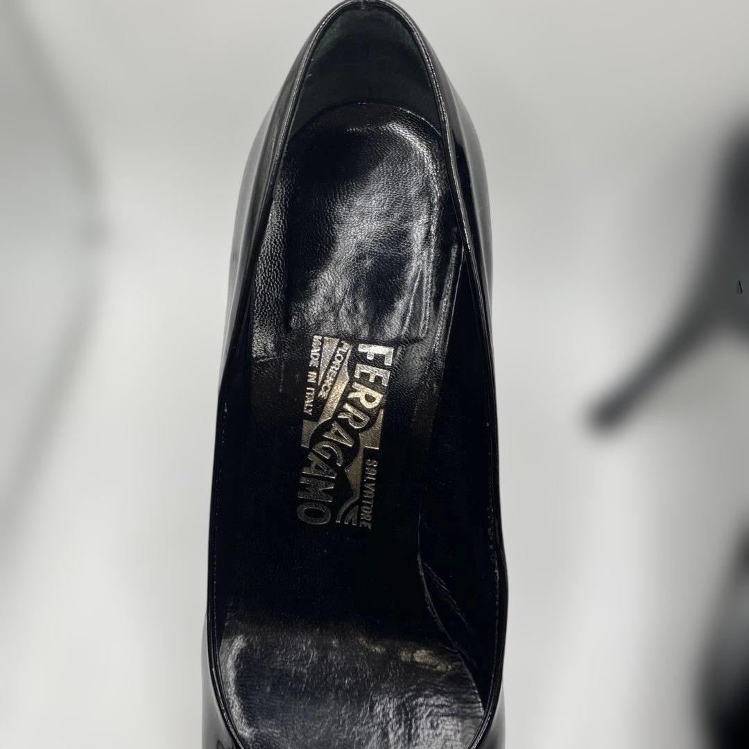 美品❤️フェラガモ　パンプス　23.5cm 6.5 ヒール　ヴァラ　リボン　黒　靴