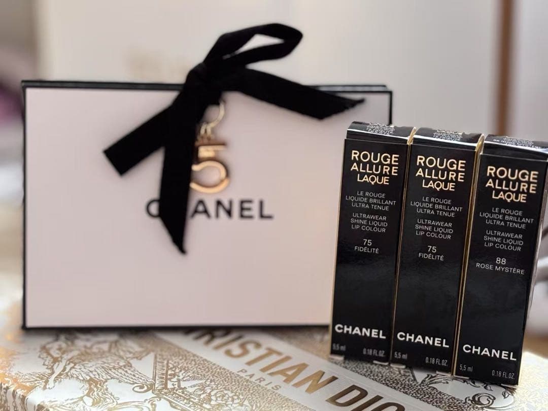リップグロス CHANEL ROUGE ALLURE LAQUE