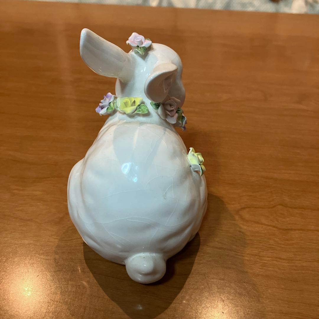 限定値下げ リヤドロ 花飾りの白うさぎ - メルカリ