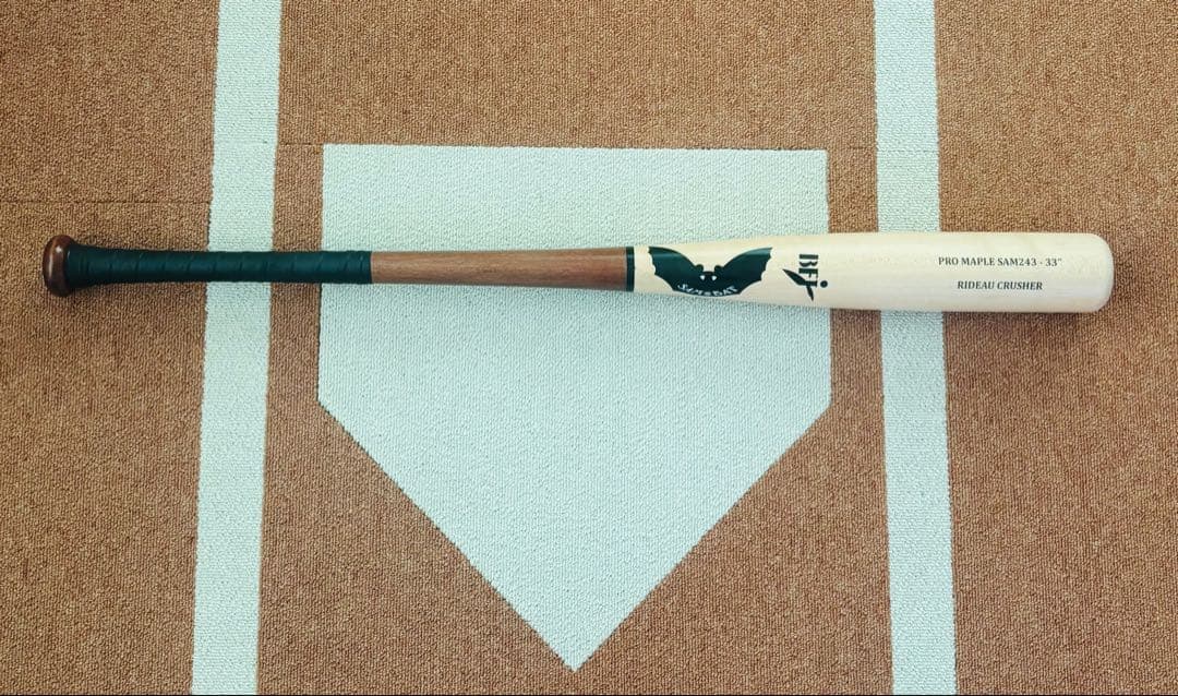 サムバット　SAMBAT 硬式木製バット 極美品　BFJ 野球 サムバット 硬式木製バット BFJ 850g平均 軽量モデル 細め