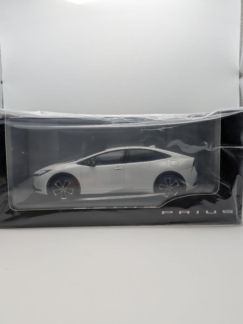 60系 プリウス ミニカー 　089 プラチナホワイトパールマイカ1/30