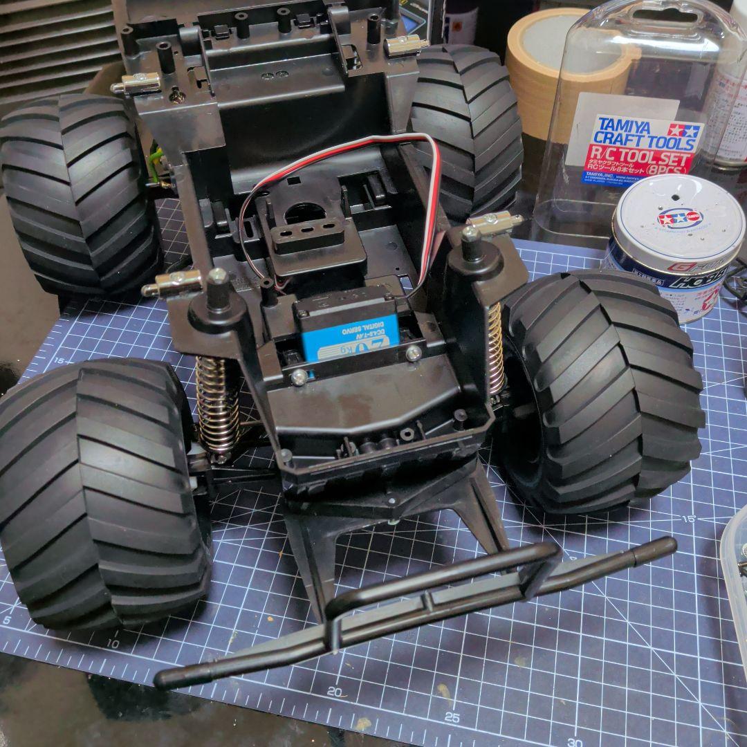 タミヤ ランチボックス ブラックエディション フルベア、サーボ、LED