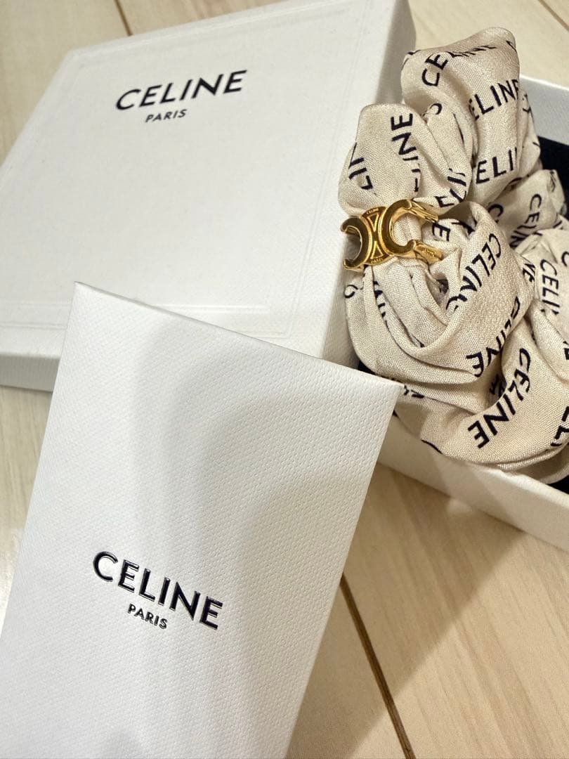 CELINE ロゴ入りシュシュ ベージュ
