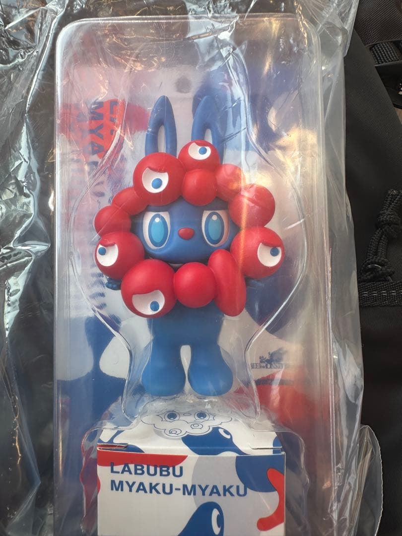 ＬＡＢＵＢＵ ＭＹＡＫＵ－ＭＹＡＫＵストラップ付フィギュア