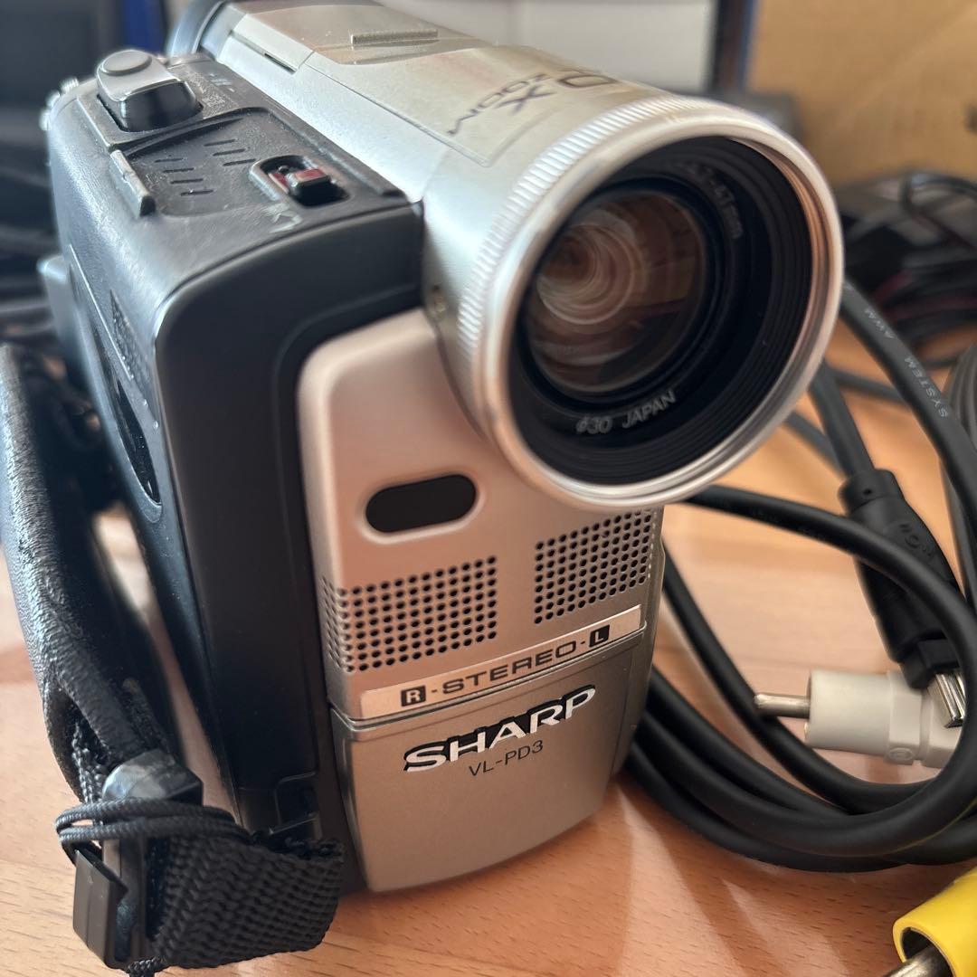 美品】SHARP VL-PD3 ビデオカメラ 本体と付属品 - メルカリ