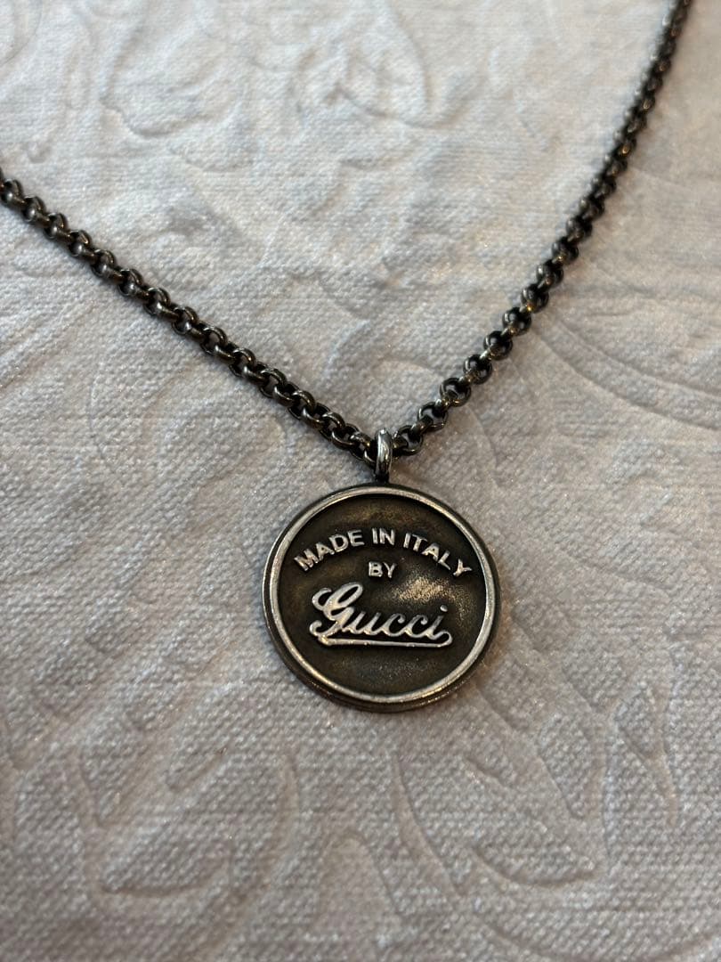 Gucci メダル型ペンダントネックレス