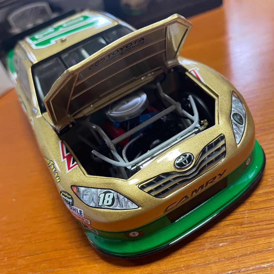 ナスカー 1/24 カイル ブッシュ インターステート オールバッテリー2011